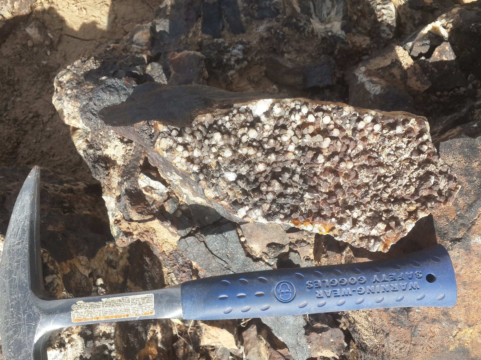 Kohe Zar Gold Ore Quartz Vein & Estwing Hammer